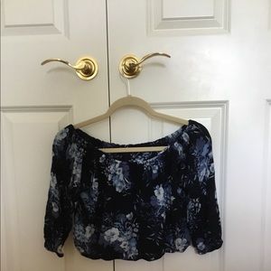 Hollister Quarter Sleeve Flowy Crop Top